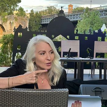 intervista a KRISTEL KAABER: "Decalogo italiano per i tempi bui"