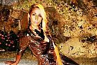 CINZIA DIDDI, la talentuosa Stilista Pratese, veste Mariagrazia Cucinotta nel film TUTTO LISCIO diretto da Igor Maltagluati